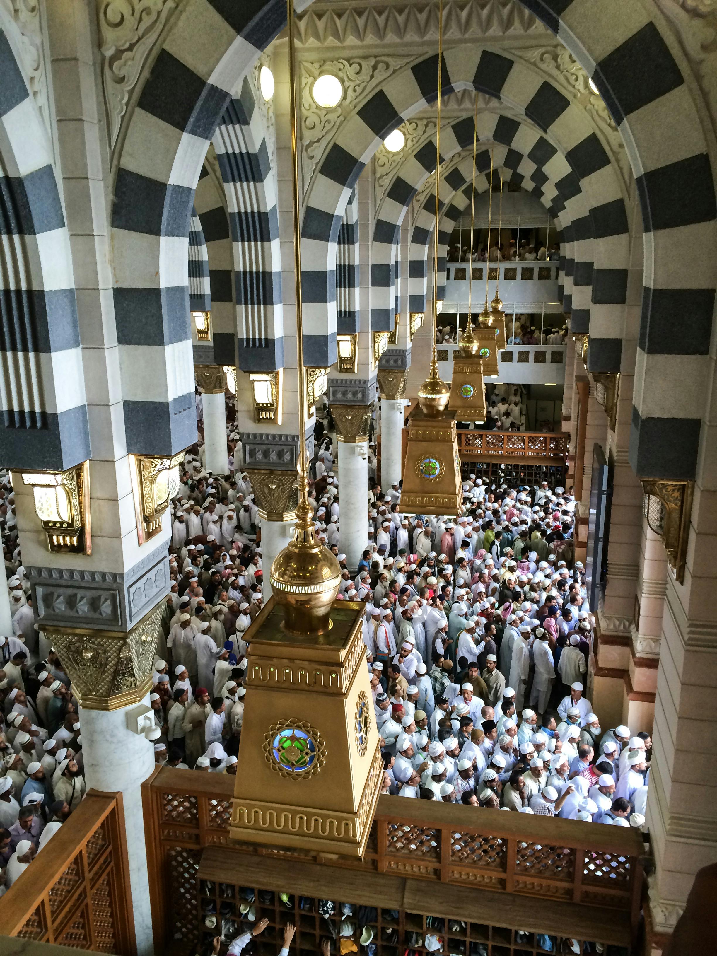 Crowds inside Masjid Nabawi